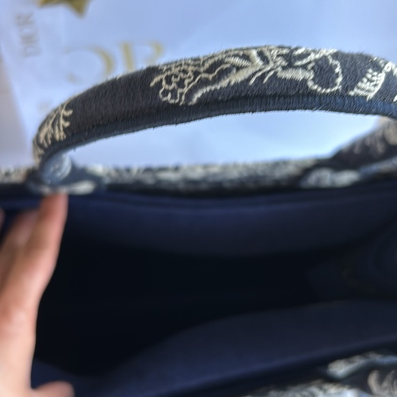 Dior large Book tote in Navy Blue. - Picture 5 of 16